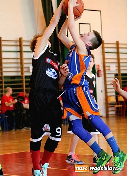 Zdjęcie w galerii na portalu naszwodzislaw.com: Dzień drugi ćwierćfinału Mistrzostw Polski w koszyk&oacute;wce chłopc&oacute;w wiadomości z regionu