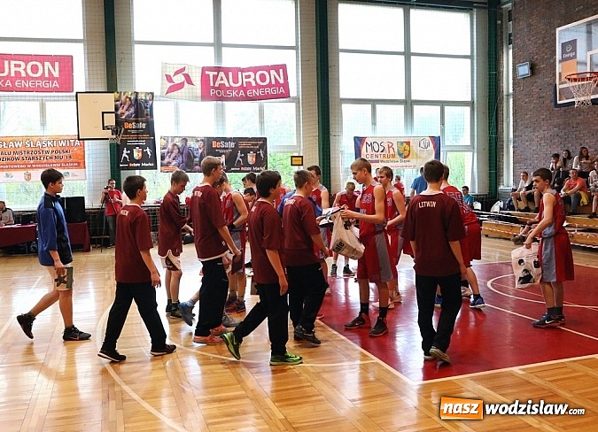 Zdjęcie w galerii na portalu naszwodzislaw.com: Dzień drugi ćwierćfinału Mistrzostw Polski w koszyk&oacute;wce chłopc&oacute;w wiadomości z regionu