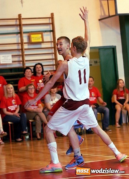 Zdjęcie w galerii na portalu naszwodzislaw.com: Dzień drugi ćwierćfinału Mistrzostw Polski w koszyk&oacute;wce chłopc&oacute;w wiadomości z regionu