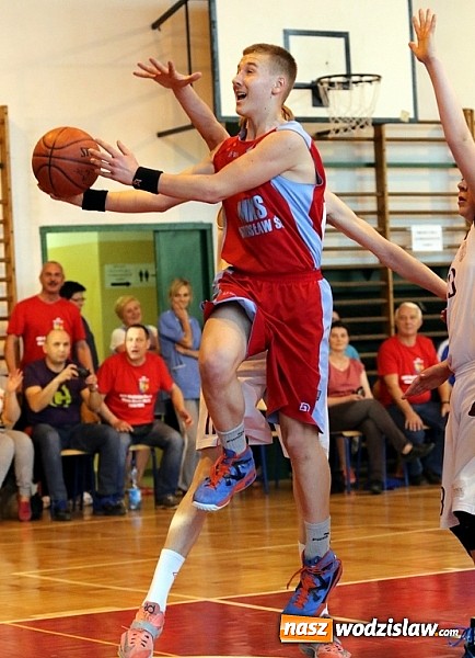 Zdjęcie w galerii na portalu naszwodzislaw.com: Dzień drugi ćwierćfinału Mistrzostw Polski w koszyk&oacute;wce chłopc&oacute;w wiadomości z regionu
