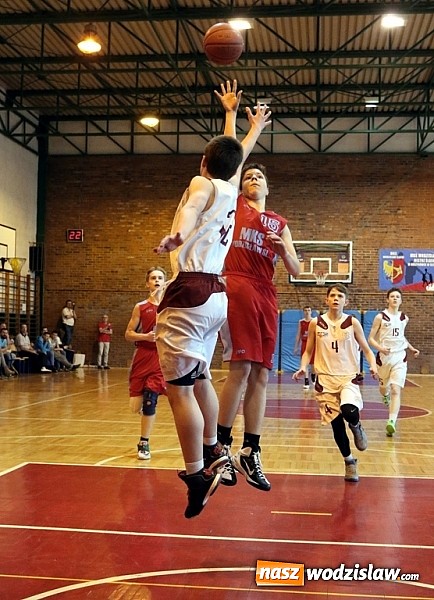Zdjęcie w galerii na portalu naszwodzislaw.com: Dzień drugi ćwierćfinału Mistrzostw Polski w koszyk&oacute;wce chłopc&oacute;w wiadomości z regionu