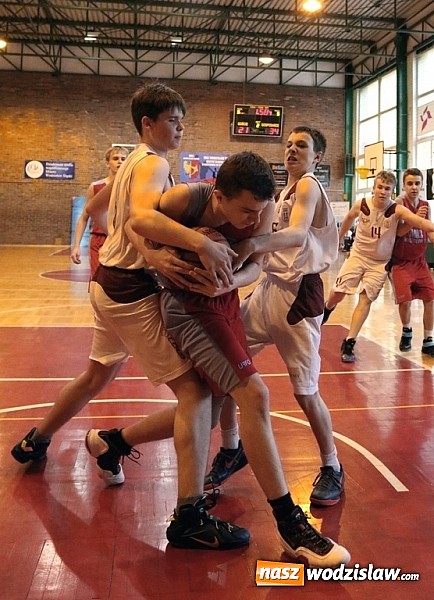 Zdjęcie w galerii na portalu naszwodzislaw.com: Dzień drugi ćwierćfinału Mistrzostw Polski w koszyk&oacute;wce chłopc&oacute;w wiadomości z regionu