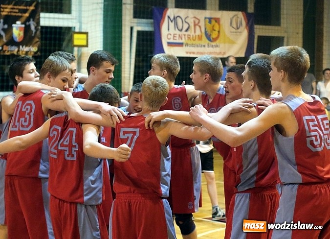 Zdjęcie w galerii na portalu naszwodzislaw.com: Dzień drugi ćwierćfinału Mistrzostw Polski w koszyk&oacute;wce chłopc&oacute;w wiadomości z regionu