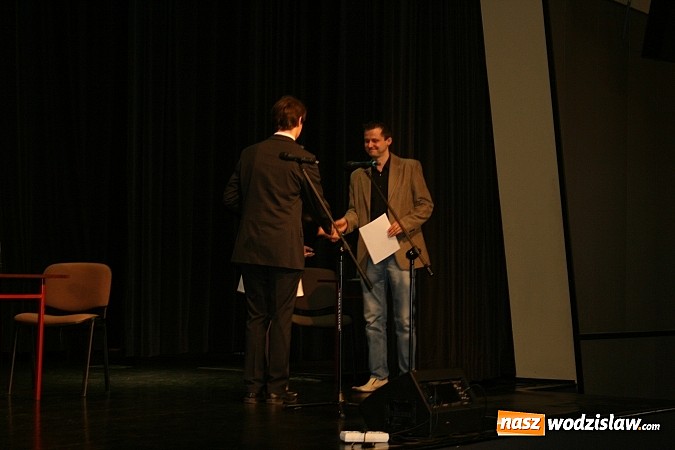 Zdjęcie w galerii na portalu naszwodzislaw.com: Najlepsi absolwenci zostali wyróżnieni wiadomości z regionu