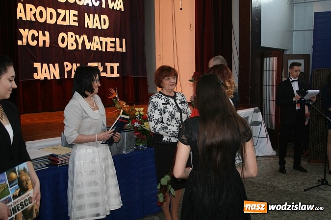 Zdjęcie w galerii na portalu naszwodzislaw.com: Najlepsi absolwenci zostali wyróżnieni wiadomości z regionu