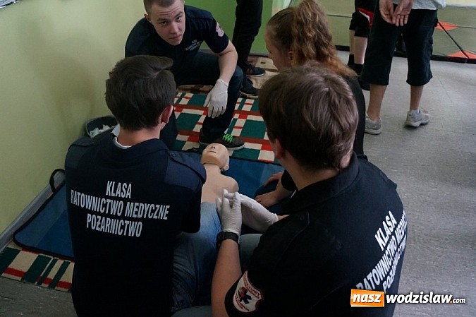 Zdjęcie w galerii na portalu naszwodzislaw.com: Policjanci na targach edukacyjnych  wiadomości z regionu