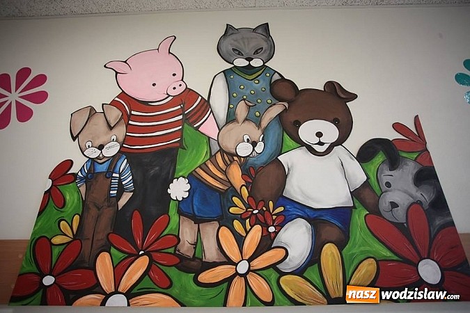 Zdjęcie w galerii na portalu naszwodzislaw.com: Przemarsz przedszkolak&oacute;w do nowego przedszkola! wiadomości z regionu