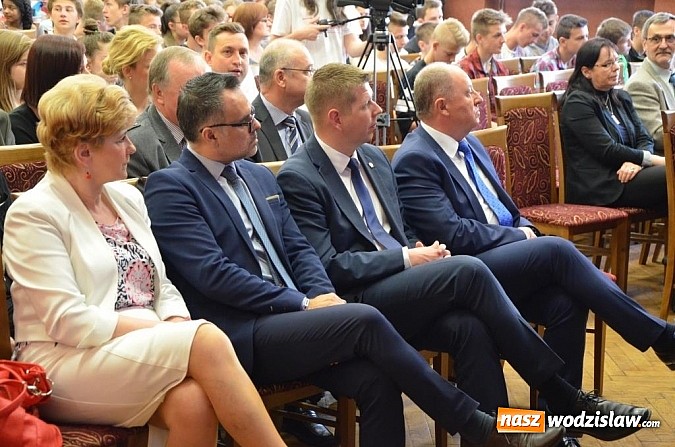 Zdjęcie w galerii na portalu naszwodzislaw.com: Targi odwiedziło ponad 1300 gimnazjalistów  wiadomości z regionu