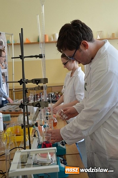 Zdjęcie w galerii na portalu naszwodzislaw.com: Targi odwiedziło ponad 1300 gimnazjalistów  wiadomości z regionu