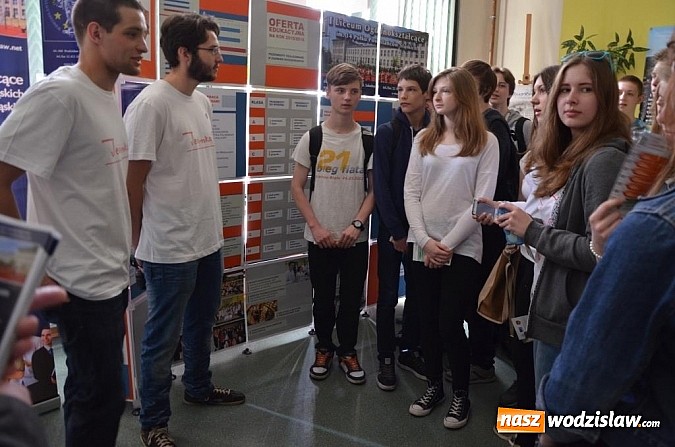 Zdjęcie w galerii na portalu naszwodzislaw.com: Targi odwiedziło ponad 1300 gimnazjalistów  wiadomości z regionu