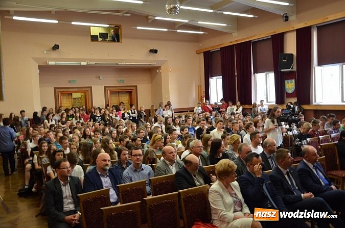 Zdjęcie w galerii na portalu naszwodzislaw.com: Targi odwiedziło ponad 1300 gimnazjalistów  wiadomości z regionu