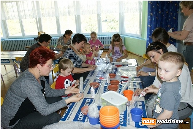 Zdjęcie w galerii na portalu naszwodzislaw.com: Jak zrobić "coś z niczego", czyli kolejne warsztaty plastyczne w PP nr 16 w Wodzisławiu wiadomości z regionu