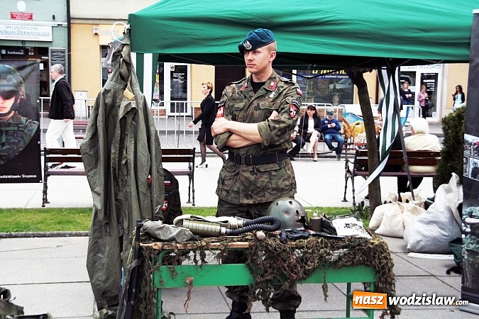 Zdjęcie w galerii na portalu naszwodzislaw.com: 5. Piknik Historyczno - Militarny wiadomości z regionu