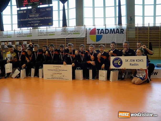 Zdjęcie w galerii na portalu naszwodzislaw.com: Brązowy medal dla drużyny siatkarzy z Radlina  wiadomości z regionu