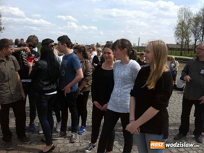 Zdjęcie w galerii na portalu naszwodzislaw.com: Uczniowie G3 brali udział w Marszu Milczenia  wiadomości z regionu