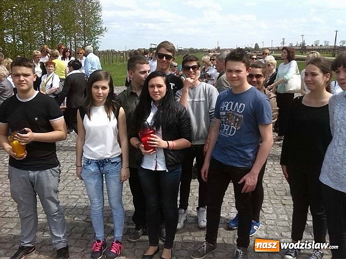 Zdjęcie w galerii na portalu naszwodzislaw.com: Uczniowie G3 brali udział w Marszu Milczenia  wiadomości z regionu