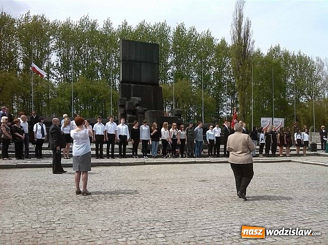 Zdjęcie w galerii na portalu naszwodzislaw.com: Uczniowie G3 brali udział w Marszu Milczenia  wiadomości z regionu
