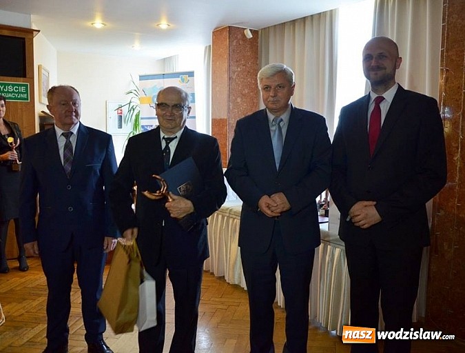 Zdjęcie w galerii na portalu naszwodzislaw.com: Nagrodzono sportowc&oacute;w, trener&oacute;w oraz ludzi kultury wiadomości z regionu