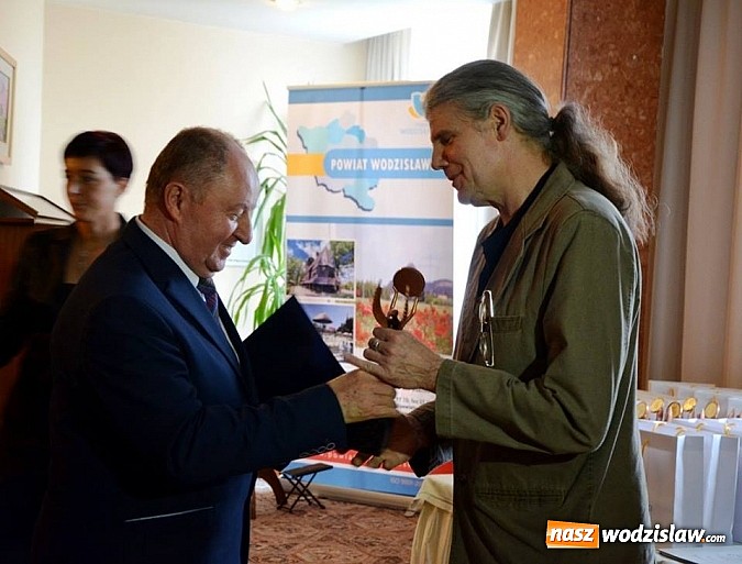 Zdjęcie w galerii na portalu naszwodzislaw.com: Nagrodzono sportowc&oacute;w, trener&oacute;w oraz ludzi kultury wiadomości z regionu