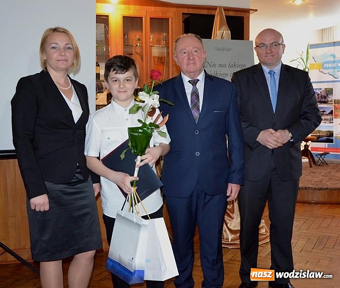Zdjęcie w galerii na portalu naszwodzislaw.com: Nagrodzono sportowc&oacute;w, trener&oacute;w oraz ludzi kultury wiadomości z regionu