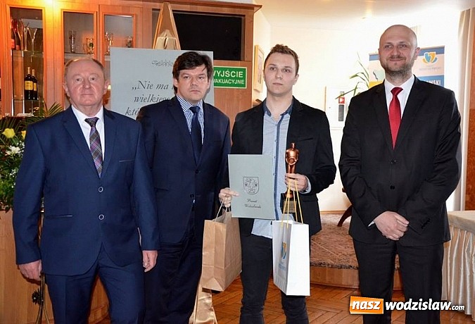 Zdjęcie w galerii na portalu naszwodzislaw.com: Nagrodzono sportowc&oacute;w, trener&oacute;w oraz ludzi kultury wiadomości z regionu