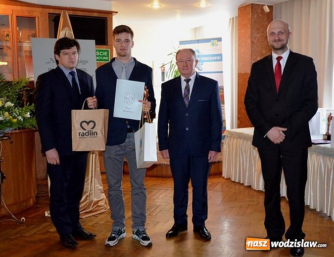 Zdjęcie w galerii na portalu naszwodzislaw.com: Nagrodzono sportowc&oacute;w, trener&oacute;w oraz ludzi kultury wiadomości z regionu