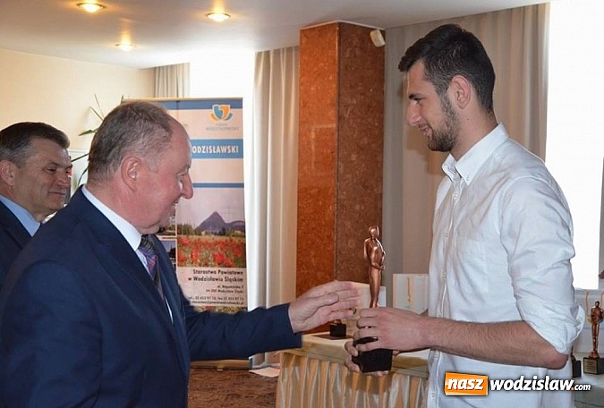 Zdjęcie w galerii na portalu naszwodzislaw.com: Nagrodzono sportowc&oacute;w, trener&oacute;w oraz ludzi kultury wiadomości z regionu