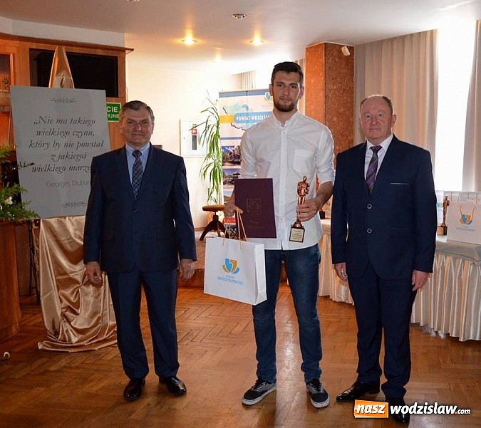 Zdjęcie w galerii na portalu naszwodzislaw.com: Nagrodzono sportowc&oacute;w, trener&oacute;w oraz ludzi kultury wiadomości z regionu