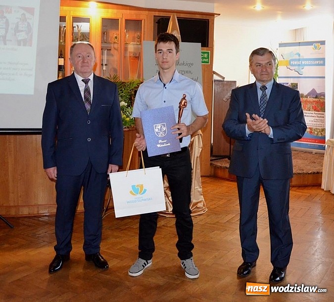 Zdjęcie w galerii na portalu naszwodzislaw.com: Nagrodzono sportowc&oacute;w, trener&oacute;w oraz ludzi kultury wiadomości z regionu