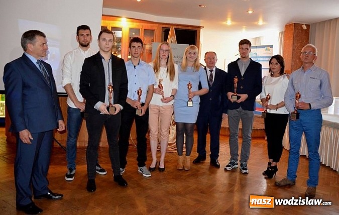 Zdjęcie w galerii na portalu naszwodzislaw.com: Nagrodzono sportowc&oacute;w, trener&oacute;w oraz ludzi kultury wiadomości z regionu