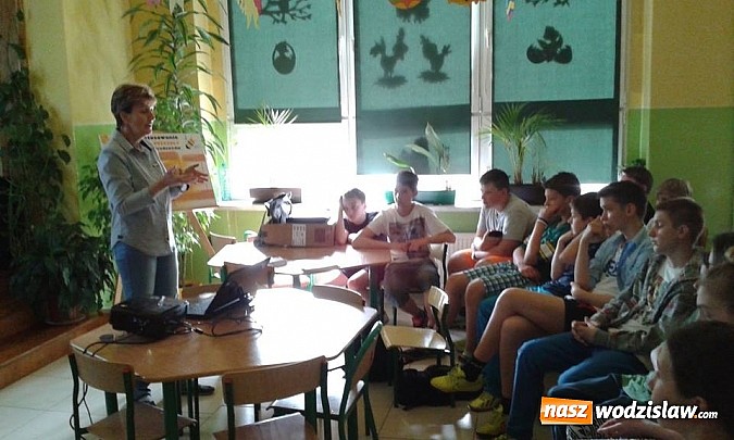 Zdjęcie w galerii na portalu naszwodzislaw.com: Wodzisławscy uczniowie dowiadują się wszystkiego na temat pszczół  wiadomości z regionu