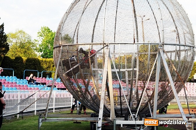 Zdjęcie w galerii na portalu naszwodzislaw.com: Niesamowite kaskaderskie show! wiadomości z regionu