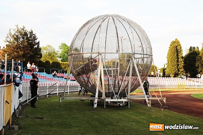 Zdjęcie w galerii na portalu naszwodzislaw.com: Niesamowite kaskaderskie show! wiadomości z regionu