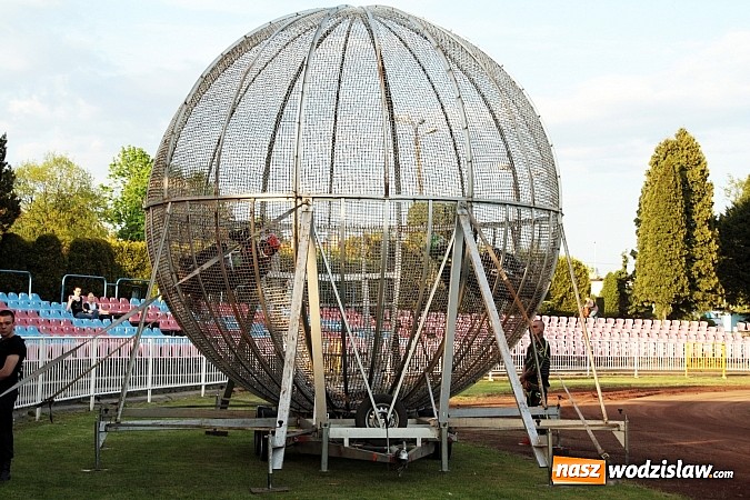 Zdjęcie w galerii na portalu naszwodzislaw.com: Niesamowite kaskaderskie show! wiadomości z regionu