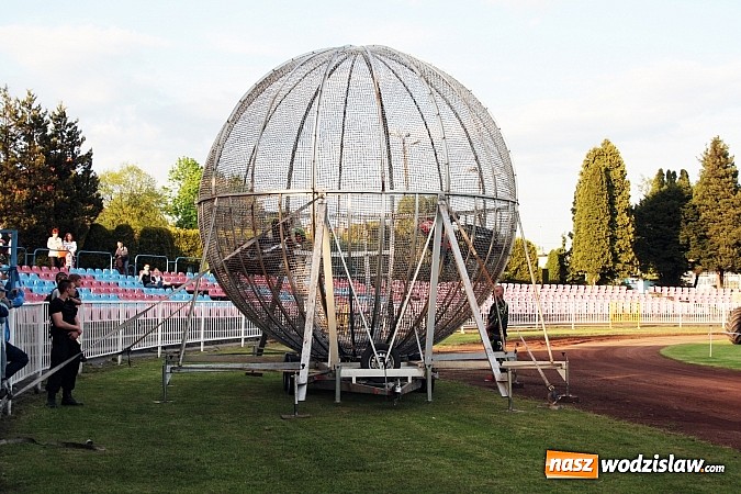 Zdjęcie w galerii na portalu naszwodzislaw.com: Niesamowite kaskaderskie show! wiadomości z regionu