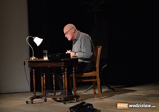 Zdjęcie w galerii na portalu naszwodzislaw.com: Piotr Machalica i Grażyna Wolszczak wystąpili na deskach radlińskiej sceny wiadomości z regionu