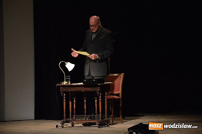 Zdjęcie w galerii na portalu naszwodzislaw.com: Piotr Machalica i Grażyna Wolszczak wystąpili na deskach radlińskiej sceny wiadomości z regionu