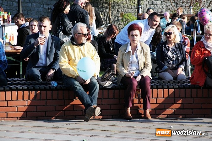 Zdjęcie w galerii na portalu naszwodzislaw.com: Błękitno-zielony piknik na Tropikalnej Wyspie. Gwiazdą wieczoru był zespół Loka wiadomości z regionu