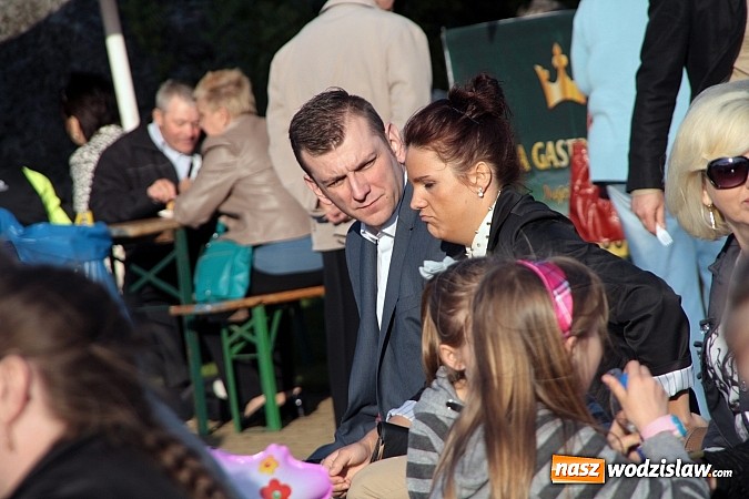 Zdjęcie w galerii na portalu naszwodzislaw.com: Błękitno-zielony piknik na Tropikalnej Wyspie. Gwiazdą wieczoru był zespół Loka wiadomości z regionu