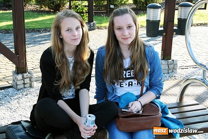 Zdjęcie w galerii na portalu naszwodzislaw.com: Błękitno-zielony piknik na Tropikalnej Wyspie. Gwiazdą wieczoru był zespół Loka wiadomości z regionu