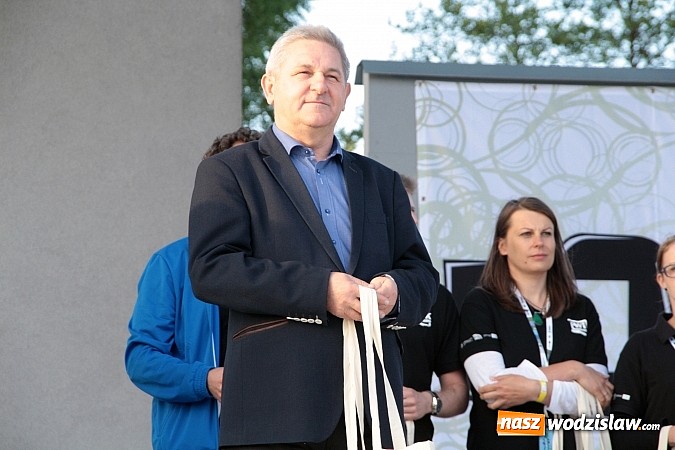 Zdjęcie w galerii na portalu naszwodzislaw.com: Błękitno-zielony piknik na Tropikalnej Wyspie. Gwiazdą wieczoru był zespół Loka wiadomości z regionu