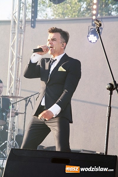 Zdjęcie w galerii na portalu naszwodzislaw.com: Błękitno-zielony piknik na Tropikalnej Wyspie. Gwiazdą wieczoru był zespół Loka wiadomości z regionu