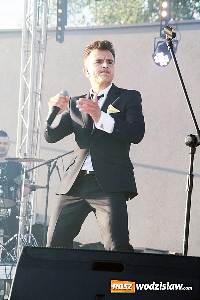 Zdjęcie w galerii na portalu naszwodzislaw.com: Błękitno-zielony piknik na Tropikalnej Wyspie. Gwiazdą wieczoru był zespół Loka wiadomości z regionu