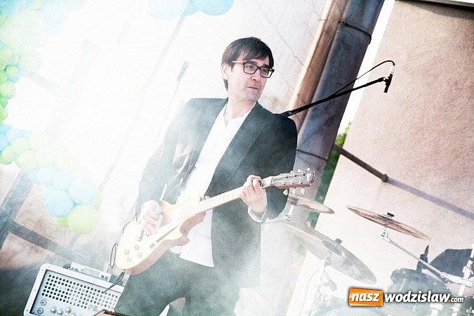 Zdjęcie w galerii na portalu naszwodzislaw.com: Błękitno-zielony piknik na Tropikalnej Wyspie. Gwiazdą wieczoru był zespół Loka wiadomości z regionu