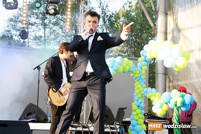 Zdjęcie w galerii na portalu naszwodzislaw.com: Błękitno-zielony piknik na Tropikalnej Wyspie. Gwiazdą wieczoru był zespół Loka wiadomości z regionu