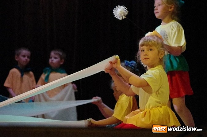 Zdjęcie w galerii na portalu naszwodzislaw.com: XXIII Miejski Festiwal Kultury Przedszkolnej zgromadził tłumy publiczności  wiadomości z regionu