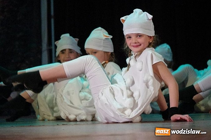 Zdjęcie w galerii na portalu naszwodzislaw.com: XXIII Miejski Festiwal Kultury Przedszkolnej zgromadził tłumy publiczności  wiadomości z regionu