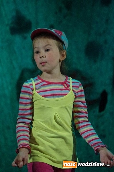 Zdjęcie w galerii na portalu naszwodzislaw.com: XXIII Miejski Festiwal Kultury Przedszkolnej zgromadził tłumy publiczności  wiadomości z regionu