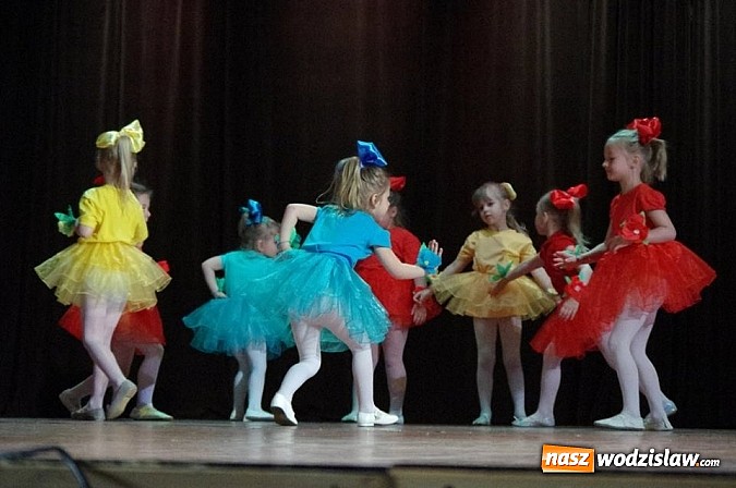 Zdjęcie w galerii na portalu naszwodzislaw.com: XXIII Miejski Festiwal Kultury Przedszkolnej zgromadził tłumy publiczności  wiadomości z regionu