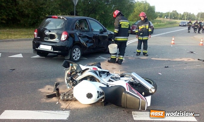 Zdjęcie w galerii na portalu naszwodzislaw.com: Zderzenie motocykla z nissanem. Kierowcy trafili do szpitala!  wiadomości z regionu